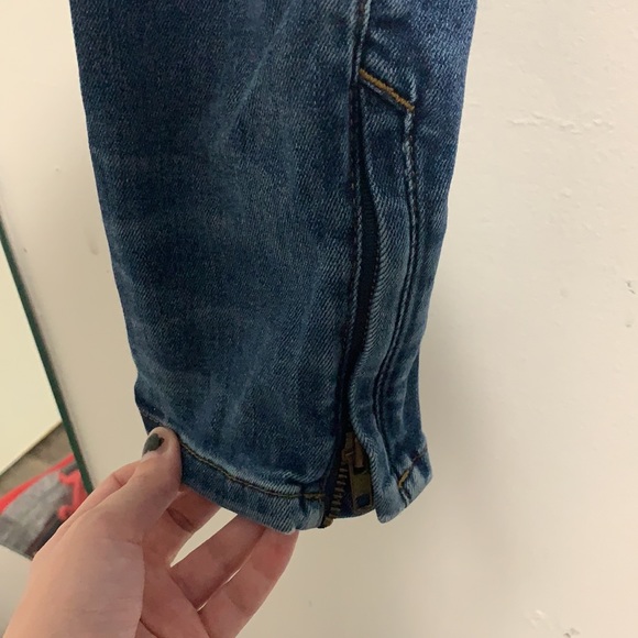 Guess Skinny Jeans with Zipper Accents - Picture 2 of 3